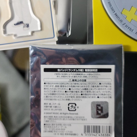 TXT Cafe Taehyun acrylic stand and badge kpop - Picture 5 of 6